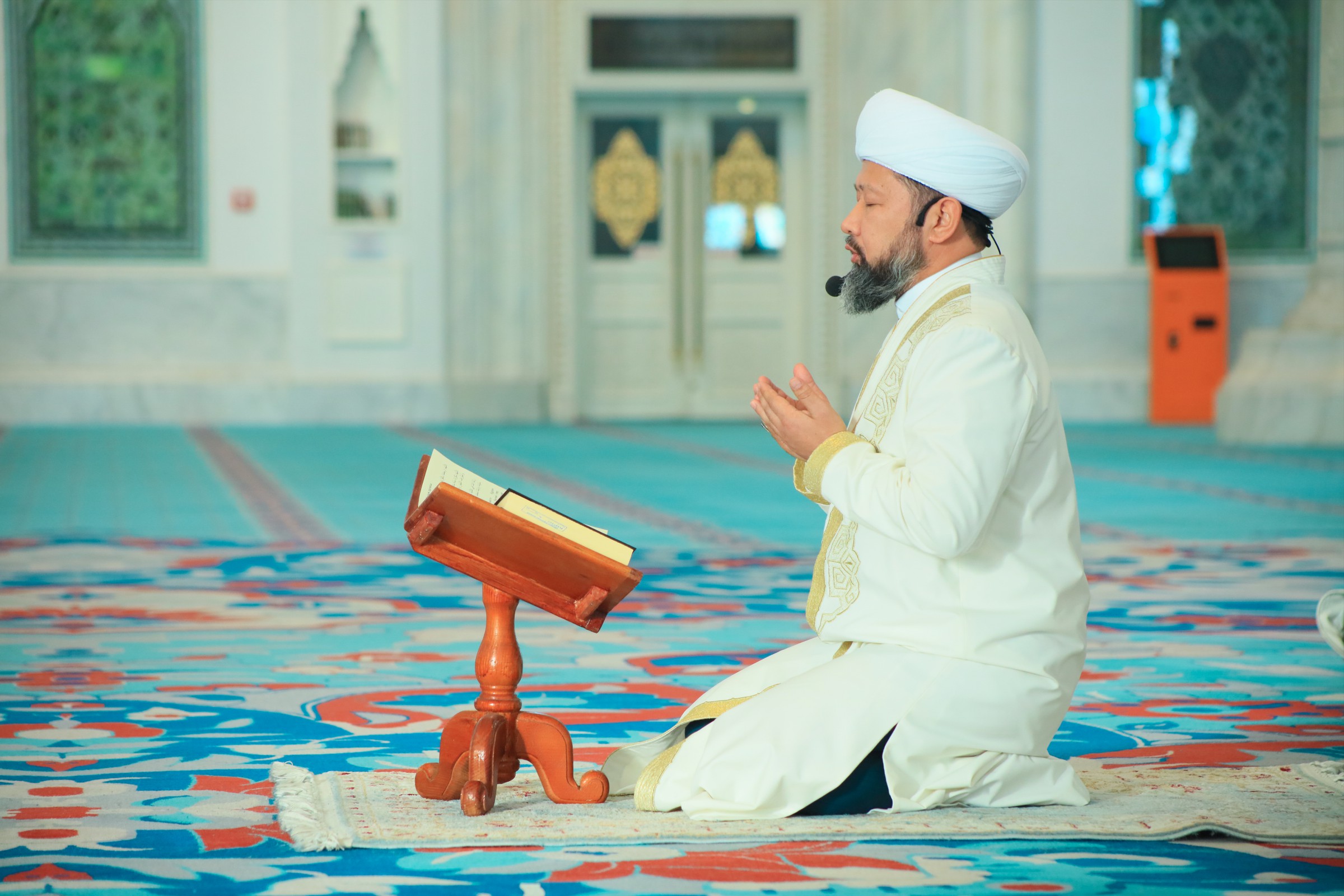 Құран хатым. Коран хатым. Муфтий Таджикистана чтение Корана. Хатым Құран деген не. Руза дугасы.